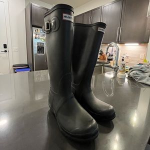 Black hunter rain boots